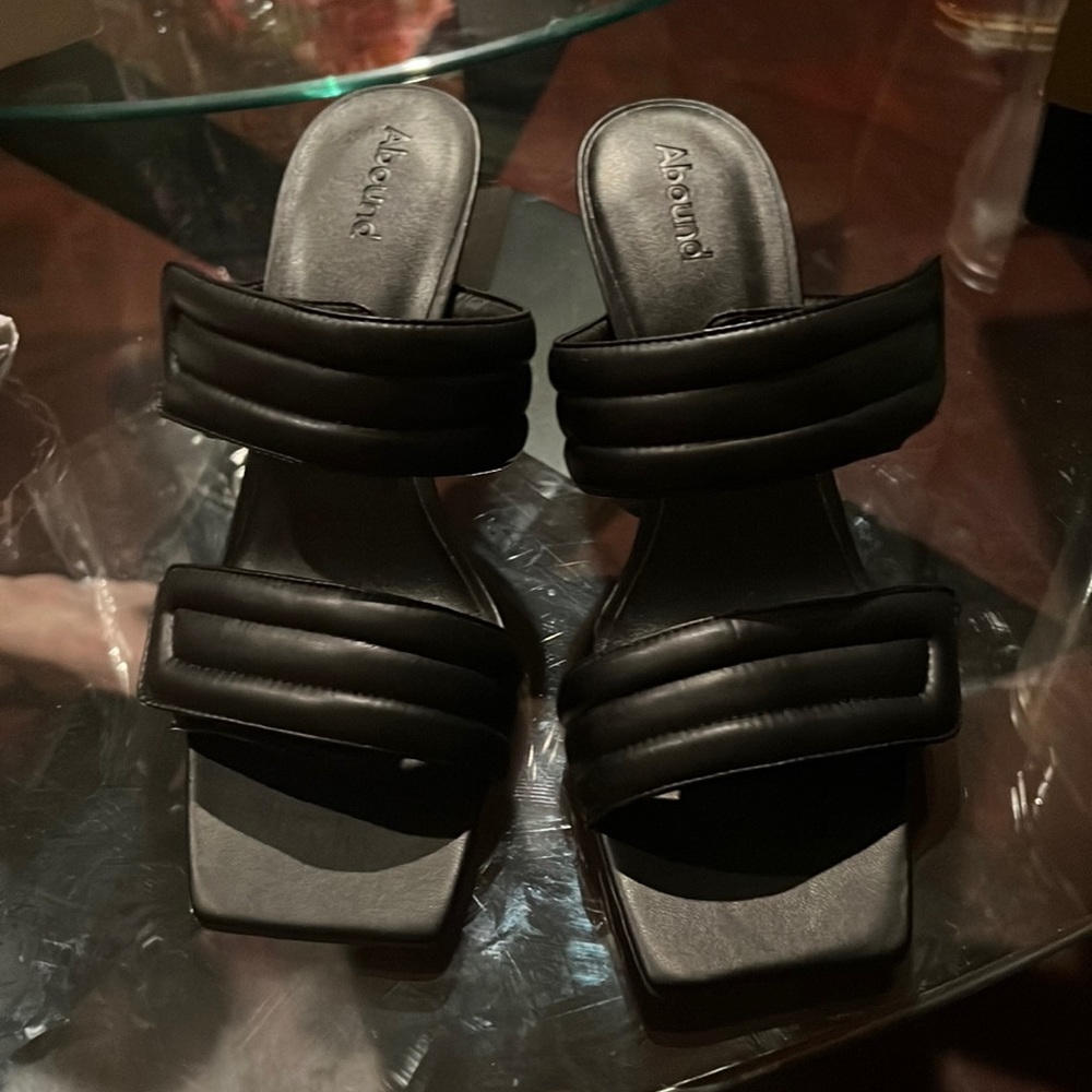 Abound brand, Velcro straps/ adjustable